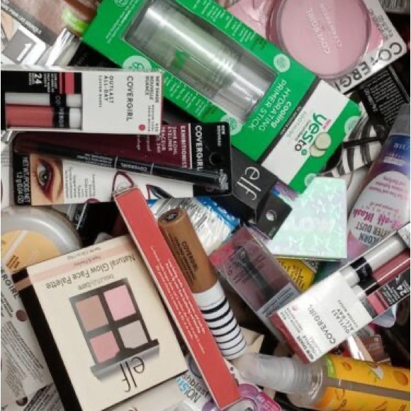 Cosmetics Assorted Makeup Bundle - Picture 3 of 4